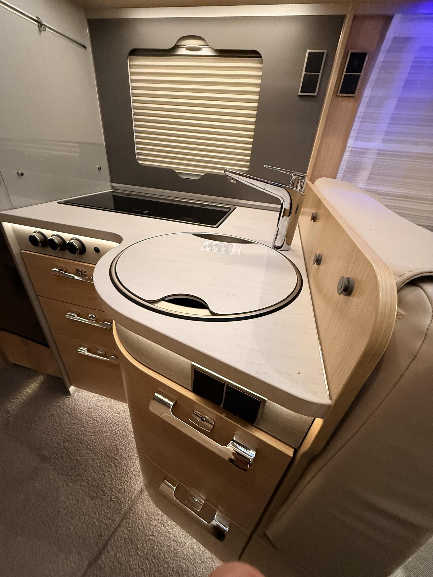 Hymer B-Klasse MC I BlackLine 600 - Bild 8 Hymer B-Klasse MC I BlackLine 600 - Vorschaubild - Bild 8
