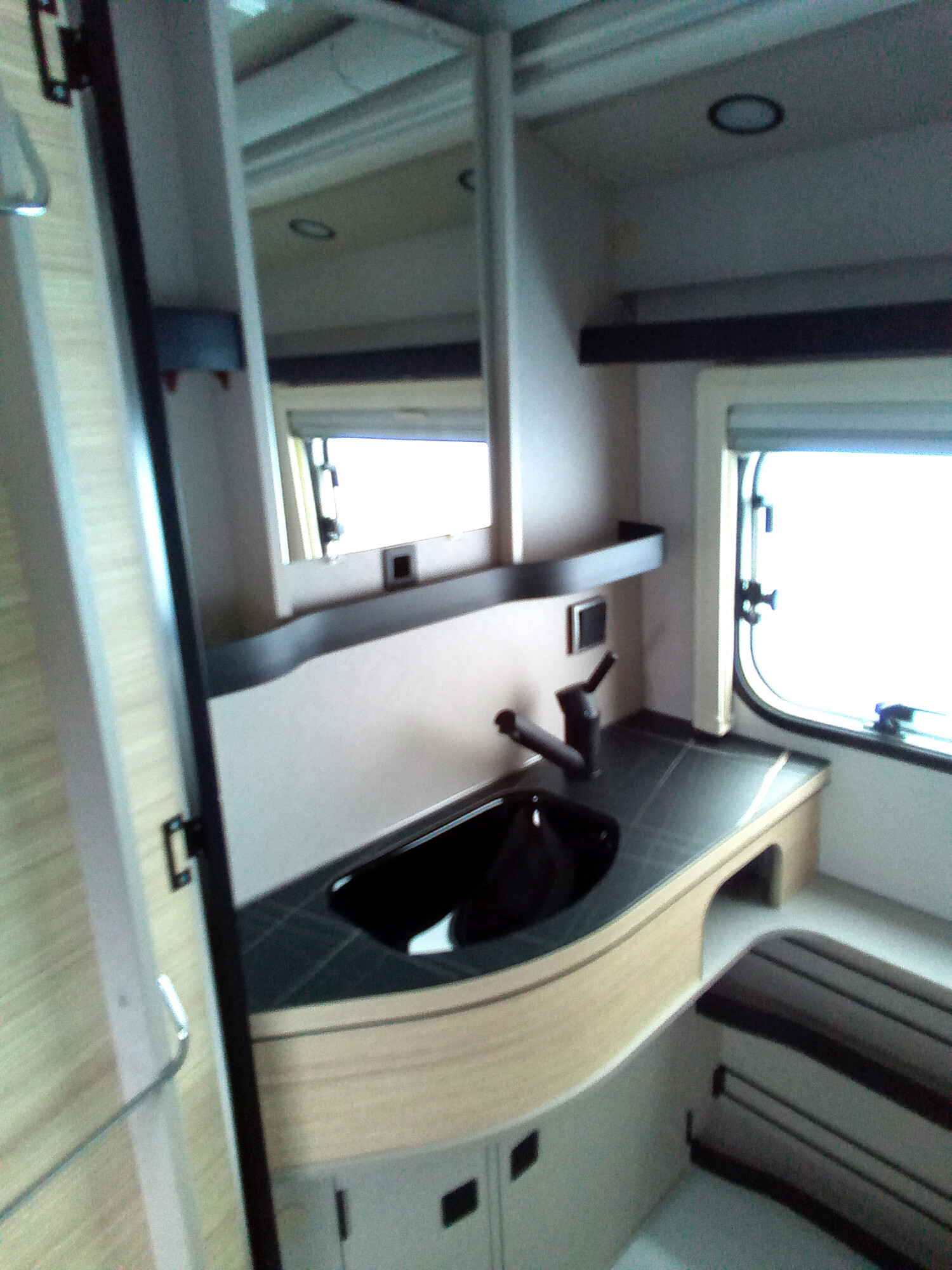 Hymer Eriba Touring 430 - Bild 12 Hymer Eriba Touring 430 - Vorschaubild - Bild 12