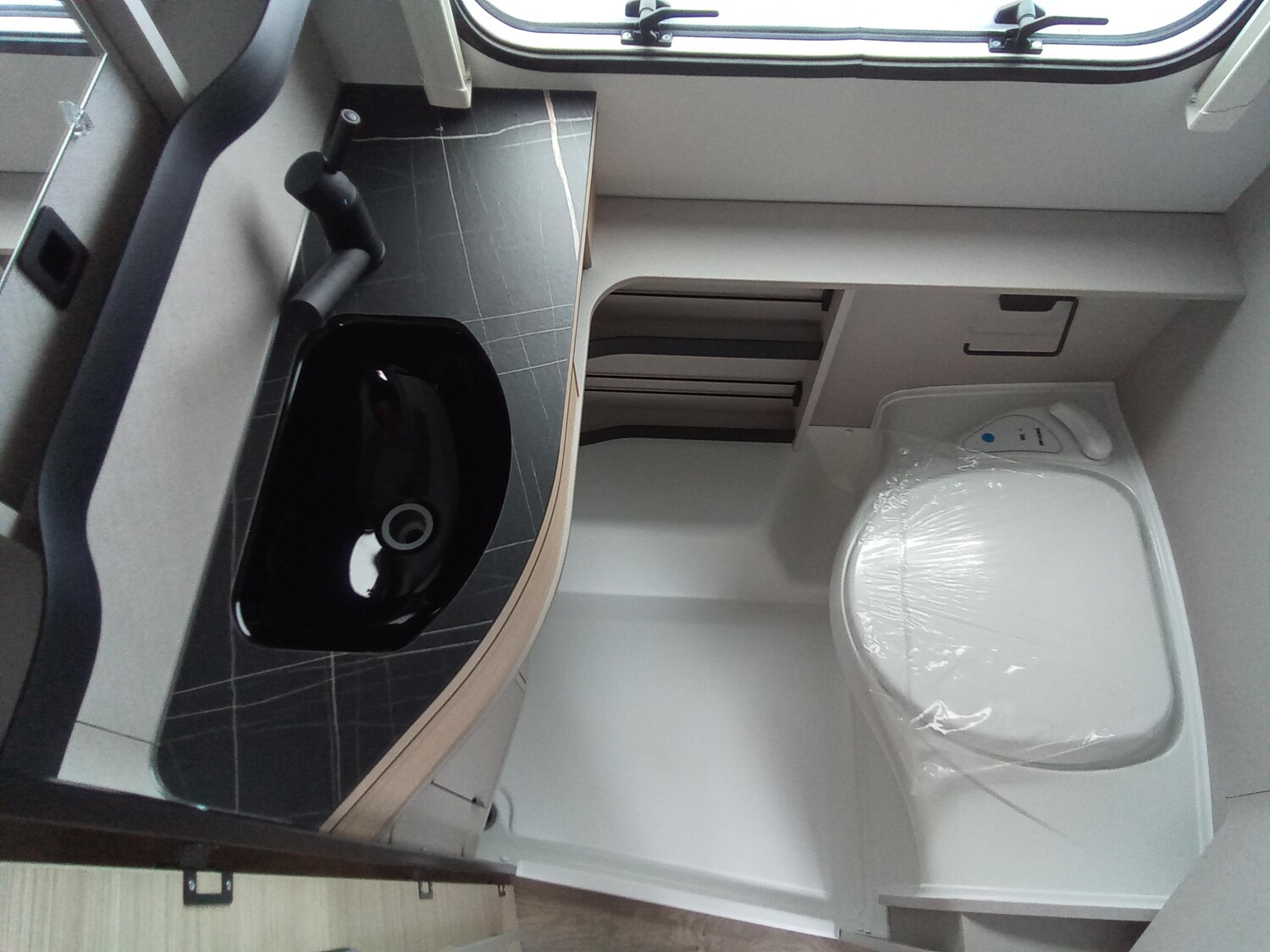 Hymer Eriba Touring 430 - Bild 13 Hymer Eriba Touring 430 - Vorschaubild - Bild 13