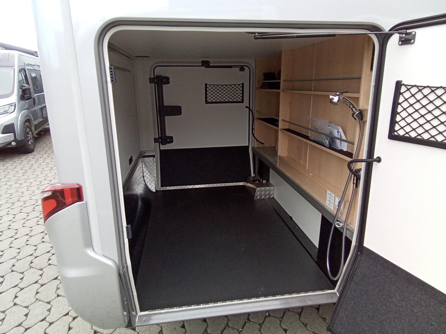 Hymer B-Klasse MC I BlackLine 600 - Bild 25 Hymer B-Klasse MC I BlackLine 600 - Vorschaubild - Bild 25