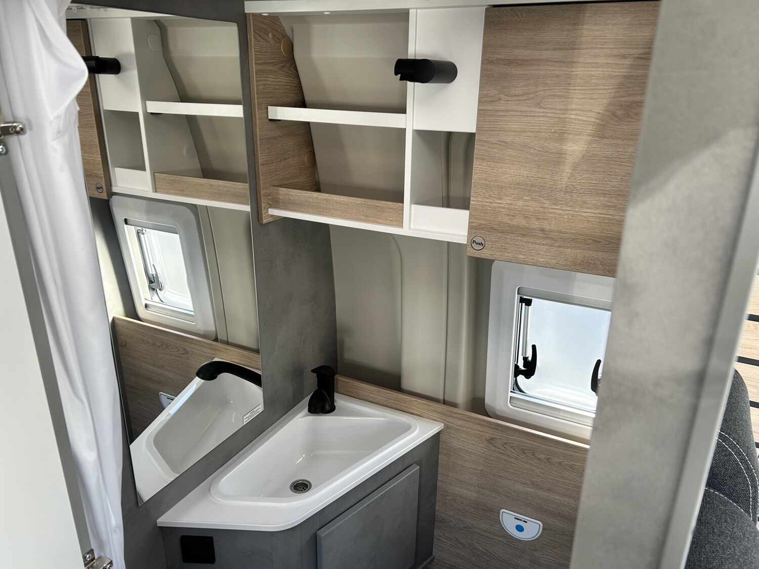 Crosscamp ADVTR Peugeot 5.4 DF - Bild 7 Crosscamp ADVTR Peugeot 5.4 DF - Vorschaubild - Bild 7